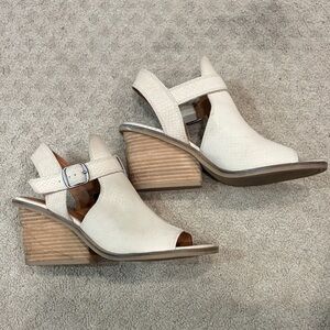 Lucky Brand Ivory Open-Toe Leather Wedge Sandals